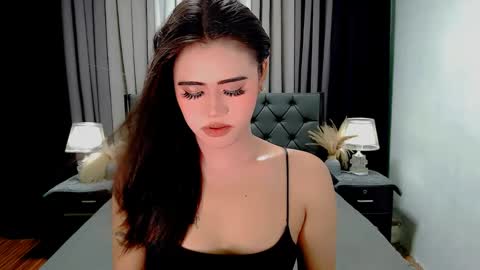 Snapshot of jhuliana_and_charles_room chatting on 04/29/26, 11:44 jhuliana_and_charles_room online show from 04/29/26, 11:44