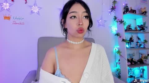 Snapshot of ji_hyun chatting on 11/07/25, 11:49 Ji online show from 11/07/25, 11:49