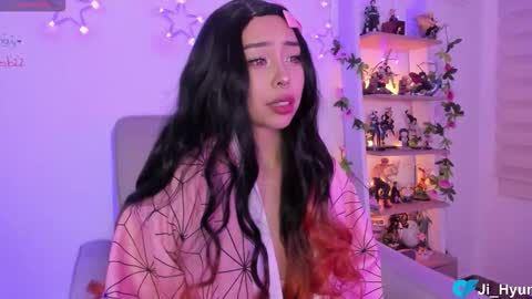 Snapshot of ji_hyun chatting on 11/26/25, 12:33 Ji online show from 11/26/25, 12:33