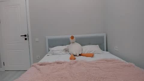 yuna online show from 10/12/25, 01:54