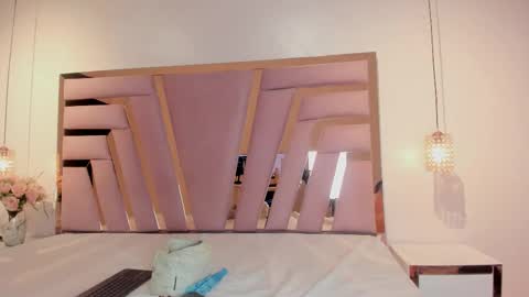 Snapshot of jiggly_ chatting on 11/11/25, 11:05 Jiggly online show from 11/11/25, 11:05