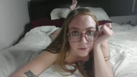 Snapshot of jilliangiselle chatting on 04/30/26, 04:41 jilliangiselle online show from 04/30/26, 04:41