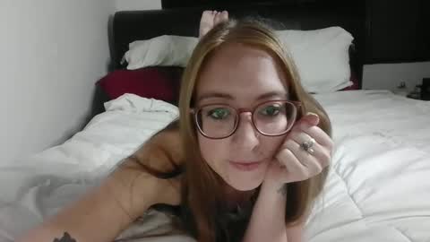 Snapshot of jilliangiselle chatting on 05/15/26, 04:30 jilliangiselle online show from 05/15/26, 04:30
