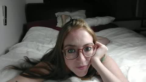 Snapshot of jilliangiselle chatting on 06/23/26, 04:43 jilliangiselle online show from 06/23/26, 04:43