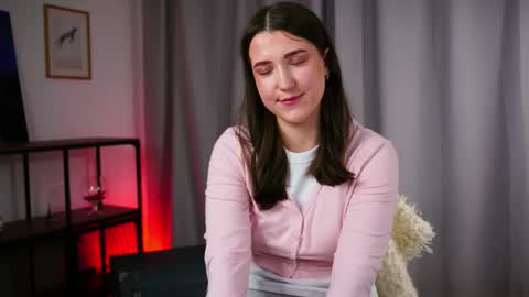 Mira online show from 11/08/25, 01:55