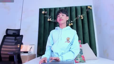 Snapshot of jim_twink chatting on 12/19/25, 12:45 Jim online show from 12/19/25, 12:45