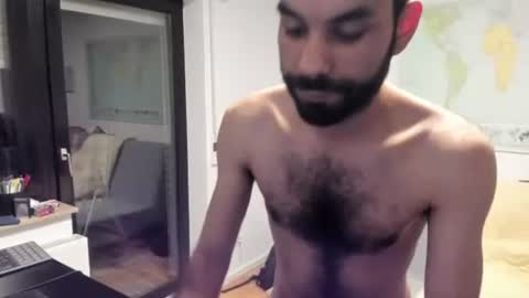 Snapshot of jimbob5005 chatting on 11/12/25, 12:33 jimbob5005 online show from 11/12/25, 12:33