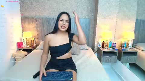 Snapshot of jimena_salazar chatting on 06/18/26, 07:40 Jimena Salazar online show from 06/18/26, 07:40
