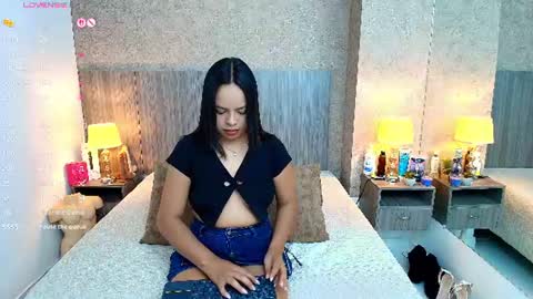 Snapshot of jimena_salazar chatting on 06/25/26, 07:07 Jimena Salazar online show from 06/25/26, 07:07