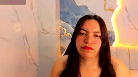 Snapshot of jimena_tx chatting on 11/18/25, 08:46 Online 800 to 1400 online show from 11/18/25, 08:46
