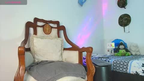 Jimm  Independent Model  online show from 10/27/25, 01:48