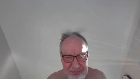 Snapshot of jimmybenido chatting on 05/04/26, 04:58 Jim Redgewell online show from 05/04/26, 04:58