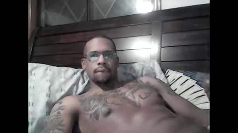 Snapshot of jimmytatto33 chatting on 01/18/25, 10:17 jimmytatto33 online show from 01/18/25, 10:17