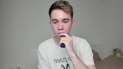 Snapshot of jimyti_bad_boy chatting on 03/04/25, 02:06 jimyti_bad_boy online show from 03/04/25, 02:06