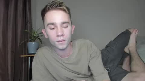 Snapshot of jimyti_bad_boy chatting on 09/17/25, 10:00 jimyti_bad_boy online show from 09/17/25, 10:00