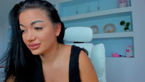 Snapshot of jisselle chatting on 09/20/25, 06:36 Juliee online show from 09/20/25, 06:36