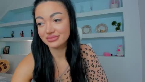 Snapshot of jisselle chatting on 09/30/25, 07:02 Juliee online show from 09/30/25, 07:02