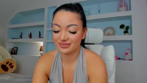 Snapshot of jisselle chatting on 10/02/25, 09:05 Juliee online show from 10/02/25, 09:05