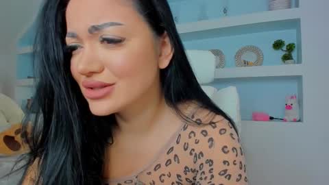 Snapshot of jisselle chatting on 10/08/25, 07:06 Juliee online show from 10/08/25, 07:06