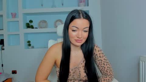 Snapshot of jisselle chatting on 10/21/25, 05:24 Juliee online show from 10/21/25, 05:24