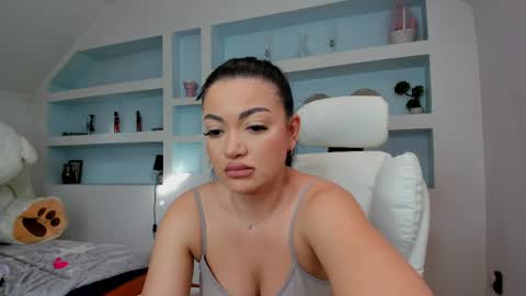 Snapshot of jisselle chatting on 04/16/26, 02:51 Juliee online show from 04/16/26, 02:51