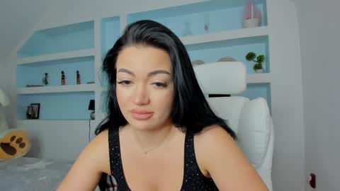 Snapshot of jisselle chatting on 04/17/26, 04:43 Juliee online show from 04/17/26, 04:43