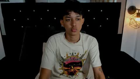 Snapshot of jisus_cat chatting on 10/17/25, 09:28 Jisus online show from 10/17/25, 09:28