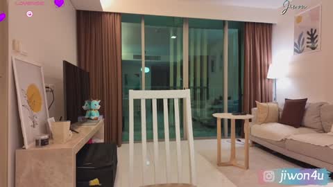 Jiwon online show from 01/12/25, 12:55