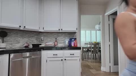 Jiwon online show from 10/13/25, 11:16