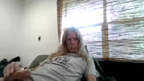 Snapshot of jizzmitten5 chatting on 06/14/26, 08:11 jizzmitten5 online show from 06/14/26, 08:11