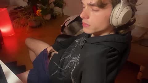 Snapshot of jjayce25ste chatting on 11/30/25, 09:30 Kitty online show from 11/30/25, 09:30