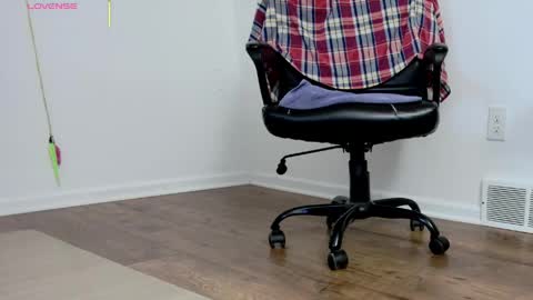 Snapshot of jjjust4fun1985 chatting on 04/15/26, 11:16 Nicole Allen online show from 04/15/26, 11:16