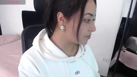 Snapshot of jjulietha95 chatting on 09/28/25, 02:33 Julieta online show from 09/28/25, 02:33