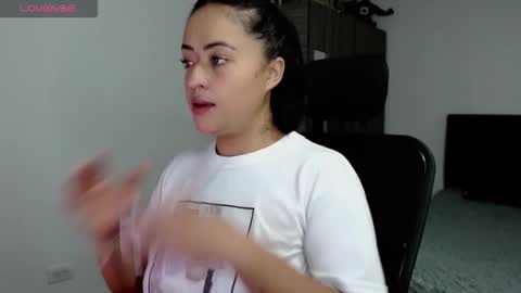 Snapshot of jjulietha95 chatting on 12/18/25, 05:35 Julieta online show from 12/18/25, 05:35