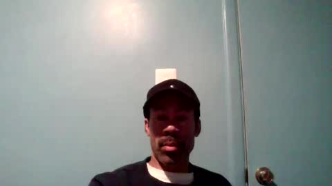 Snapshot of jmb525 chatting on 12/22/24, 03:33 jmb525 online show from 12/22/24, 03:33