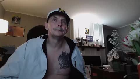 jmo0209 online show from 10/25/25, 08:33