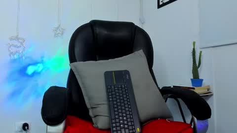 Snapshot of jmortton chatting on 12/14/25, 12:49 IGJmortton online show from 12/14/25, 12:49