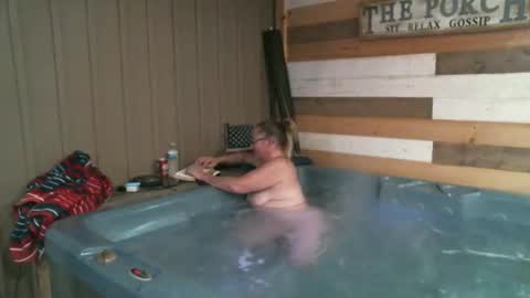 Snapshot of jna1009 chatting on 01/06/26, 01:42 amanda and jake online show from 01/06/26, 01:42