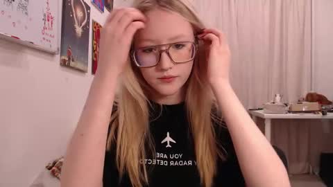 Snapshot of joan_kiss chatting on 10/03/25, 02:47 joan_kiss online show from 10/03/25, 02:47