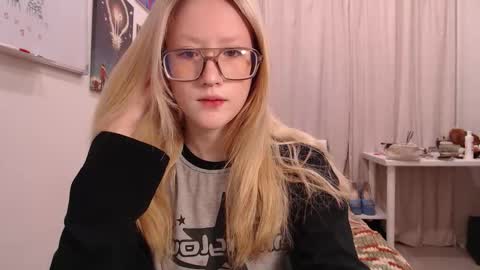 Snapshot of joan_kiss chatting on 10/17/25, 03:20 joan_kiss online show from 10/17/25, 03:20