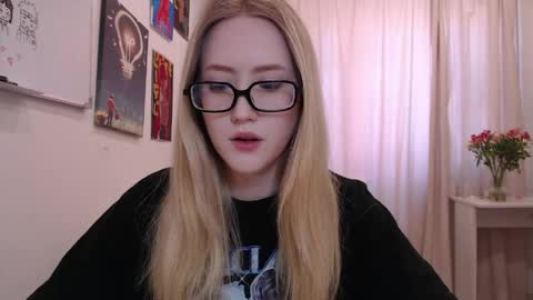 joan_kiss online show from 04/17/26, 09:01