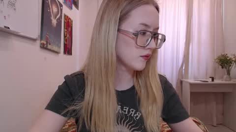 joan_kiss online show from 05/04/26, 11:06