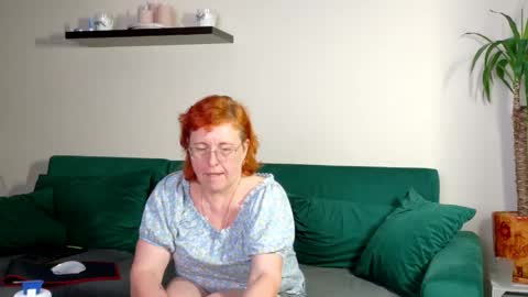 Snapshot of joannaandneighbour chatting on 04/24/26, 09:23 Joanna and Greg online show from 04/24/26, 09:23