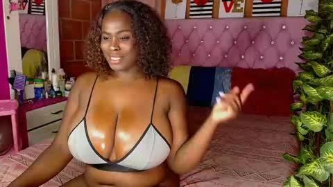 Snapshot of joannediamonds chatting on 11/11/25, 01:11 joannediamonds online show from 11/11/25, 01:11