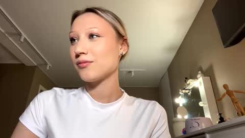 Annie online show from 03/23/26, 07:18