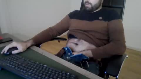 joaodias_18 online show from 11/05/25, 09:48