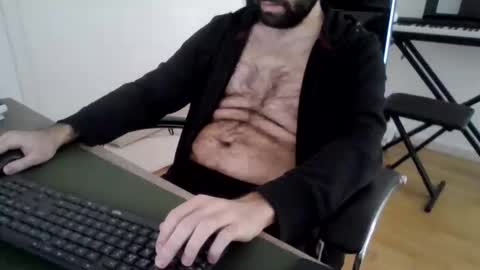 joaodias_18 online show from 02/05/26, 12:43