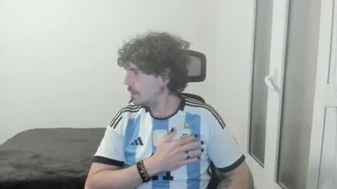 Snapshot of joaquin420_hot chatting on 02/20/26, 05:37 joaquin420_hot online show from 02/20/26, 05:37