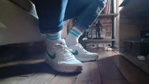 GUILLAUME feet and socks online show from 02/03/25, 11:53