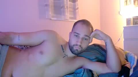 Snapshot of joel044 chatting on 11/17/25, 03:29 joel044 online show from 11/17/25, 03:29